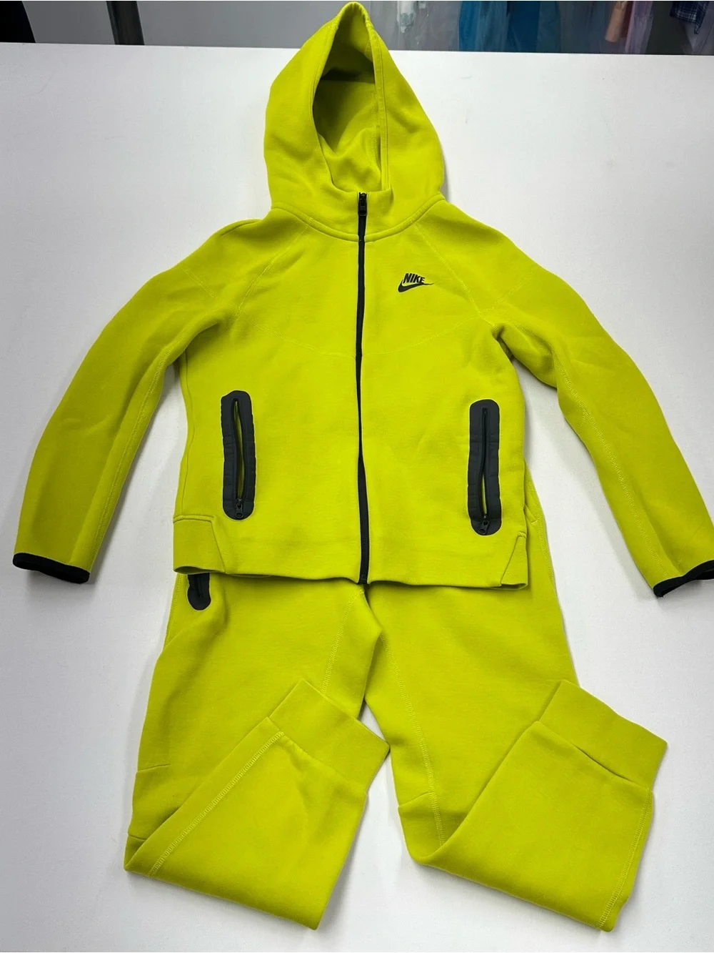 Nike Tech Sweatsuit Youth Boy Large Volt Green Joggers Hoodie Fleece Active